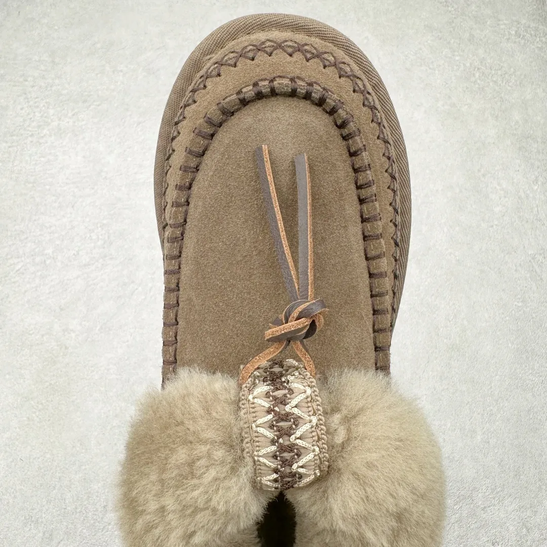 Pick up locally💰560 UGG 8258 Alpine shallow mouth autumn and winter sheep fur integrated snow boots. All shoes are made of ZP same factory. Longfeng A-grade Australian imported sheep fur integrated brand OEM production line. Fully follow the ZP process. Original pattern maker of the OEM. Adhering to the principle of no original shoes and no development selection. Pay attention to every detail. The most authentic version on the market TREADLITE "Light Wing" technology outsole Lightweight/durable/flexible/pile size: 35 36 37 38 39 40 Coding: by2936090